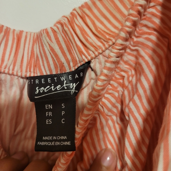 Used Pink and White Pinstripe Button up Off the Shoulder Crop Top Size S Small - Picture 3 of 3
